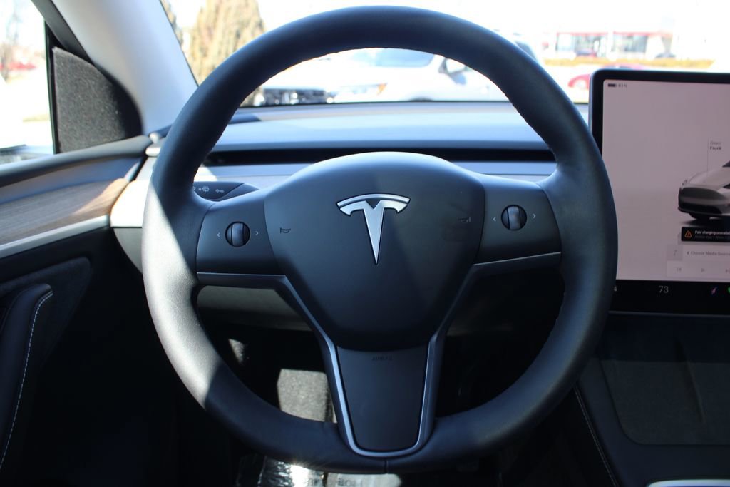 Used 2024 Tesla Model Y Long Range AWD/4WD image 18