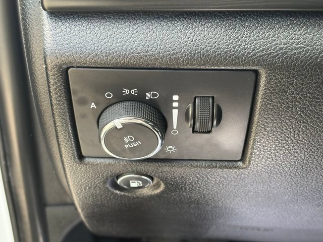 Used 2020 Jeep Grand Cherokee Laredo AWD/4WD image 25