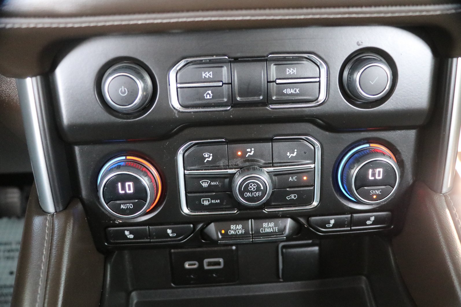 Used 2023 Chevrolet Suburban Z71 AWD/4WD image 22