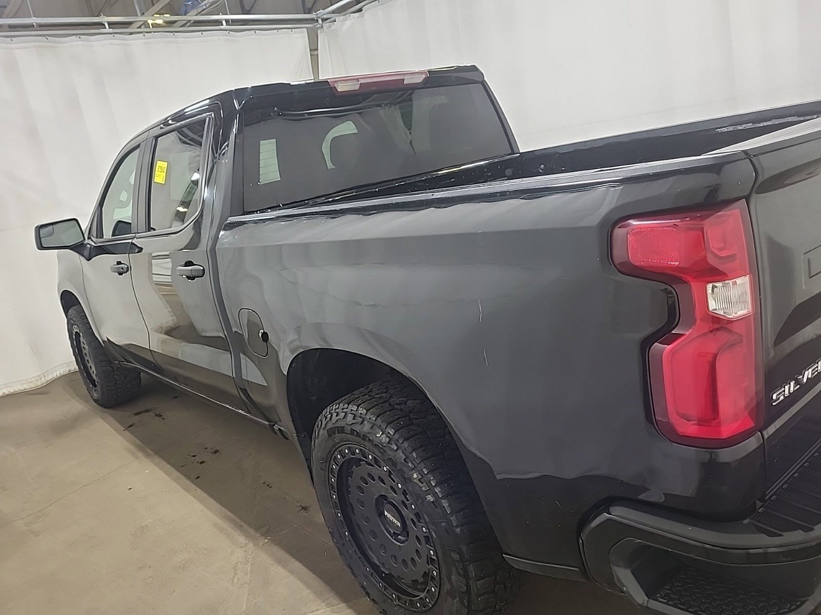 Used 2020 Chevrolet Silverado 1500 Custom w/ Custom Value Package AWD/4WD image 2