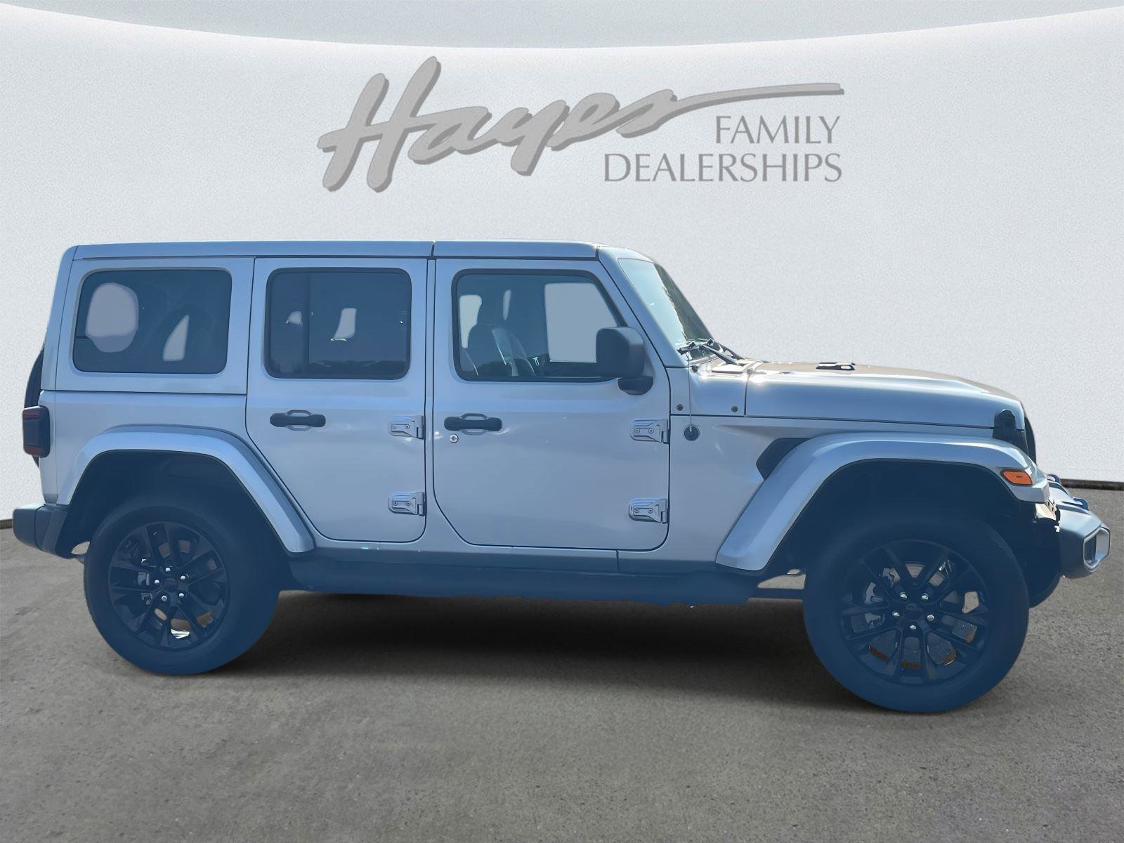 Used 2022 Jeep Wrangler Unlimited Sahara image 23