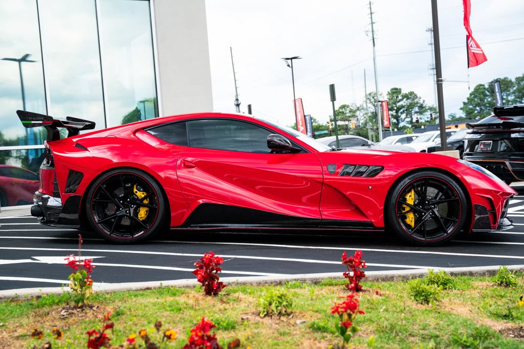 Used 2020 Ferrari 812 Superfast RWD image 12