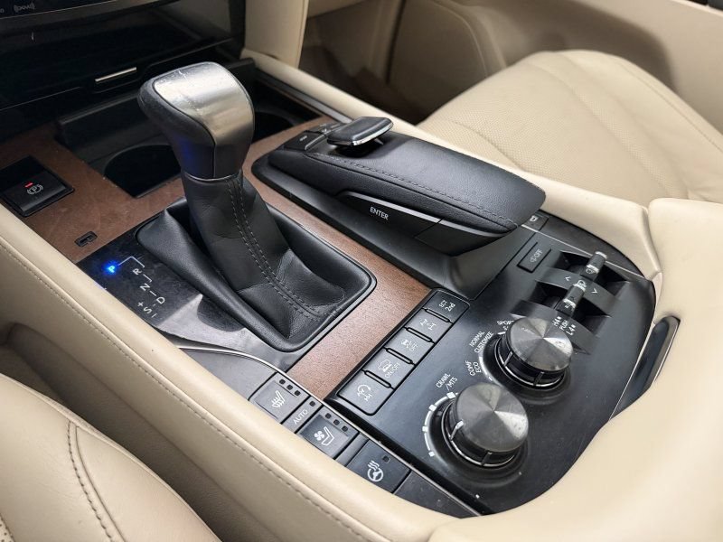 Used 2019 Lexus LX 570 4WD w/ Luxury Package image 27