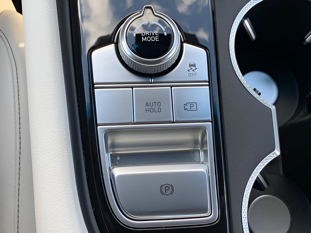 Certified 2025 Genesis G70 2.5T image 29