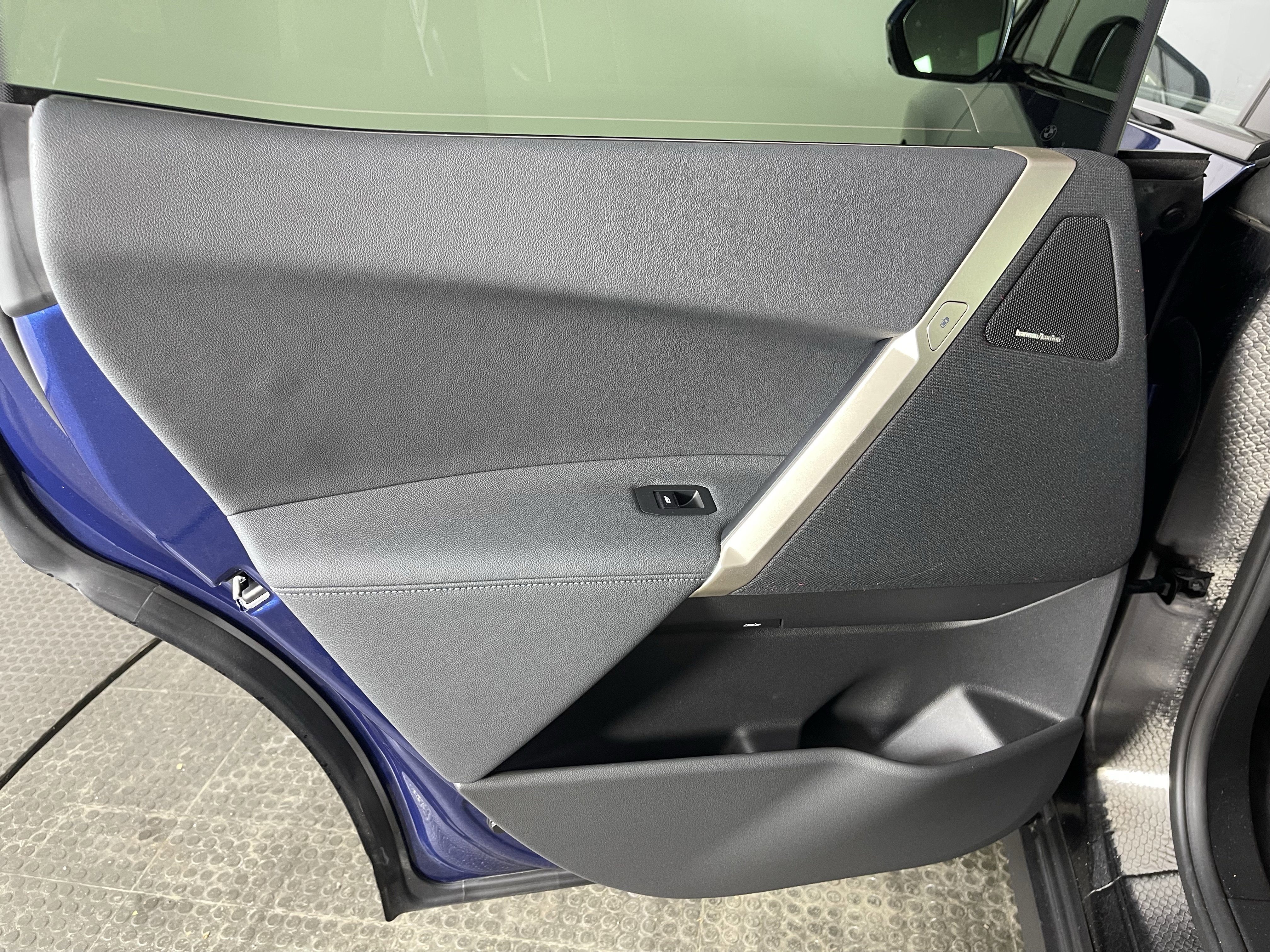 Certified 2025 BMW iX xDrive50 image 15