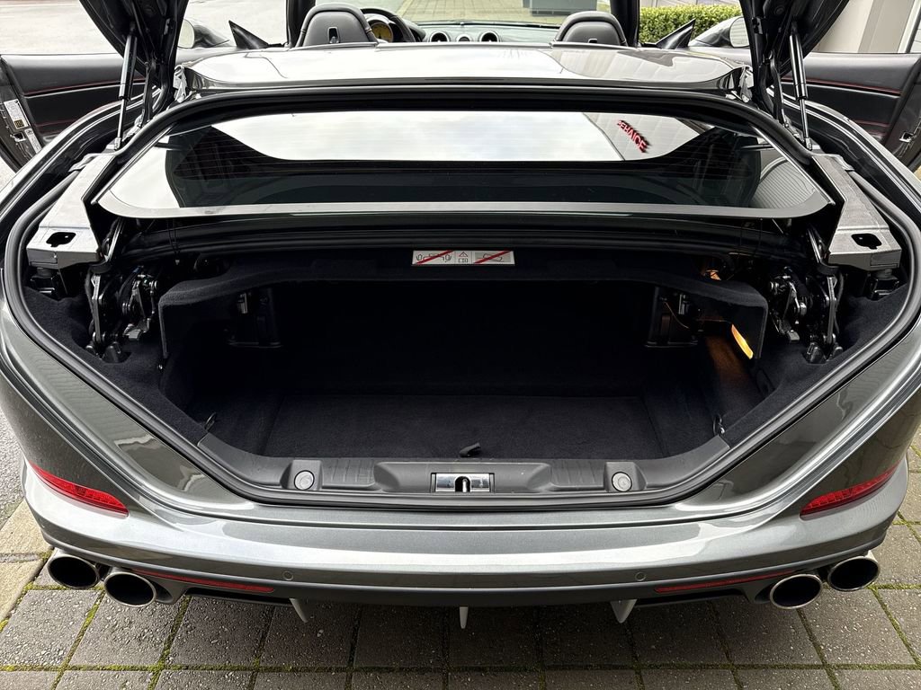 Used 2015 Ferrari California T image 23