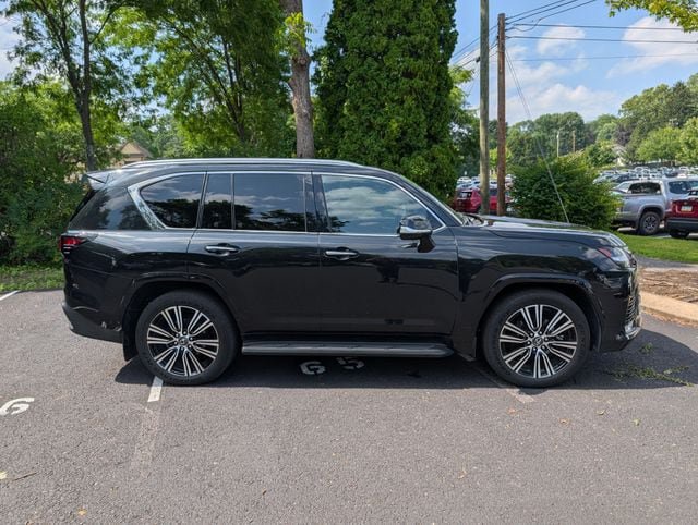 Used 2025 Lexus LX 700h Luxury AWD/4WD image 2