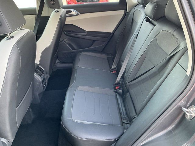 Used 2025 Volkswagen Taos SE image 14