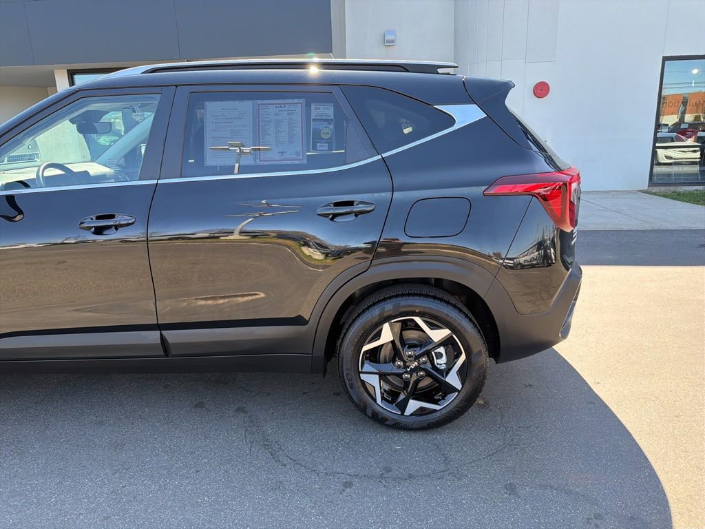 Used 2025 Kia Seltos EX w/ EX Sunroof Package image 9