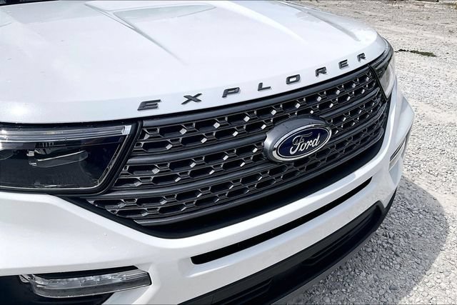 Used 2024 Ford Explorer XLT w/ Equipment Group 202A AWD/4WD image 29