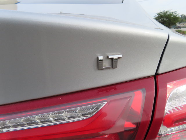 Used 2020 Chevrolet Malibu LT FWD image 37