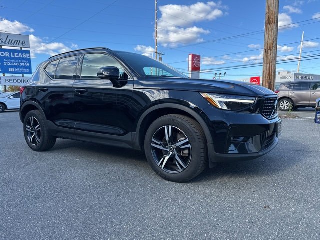 Used 2023 Volvo XC40 B5 Plus w/ Climate Package