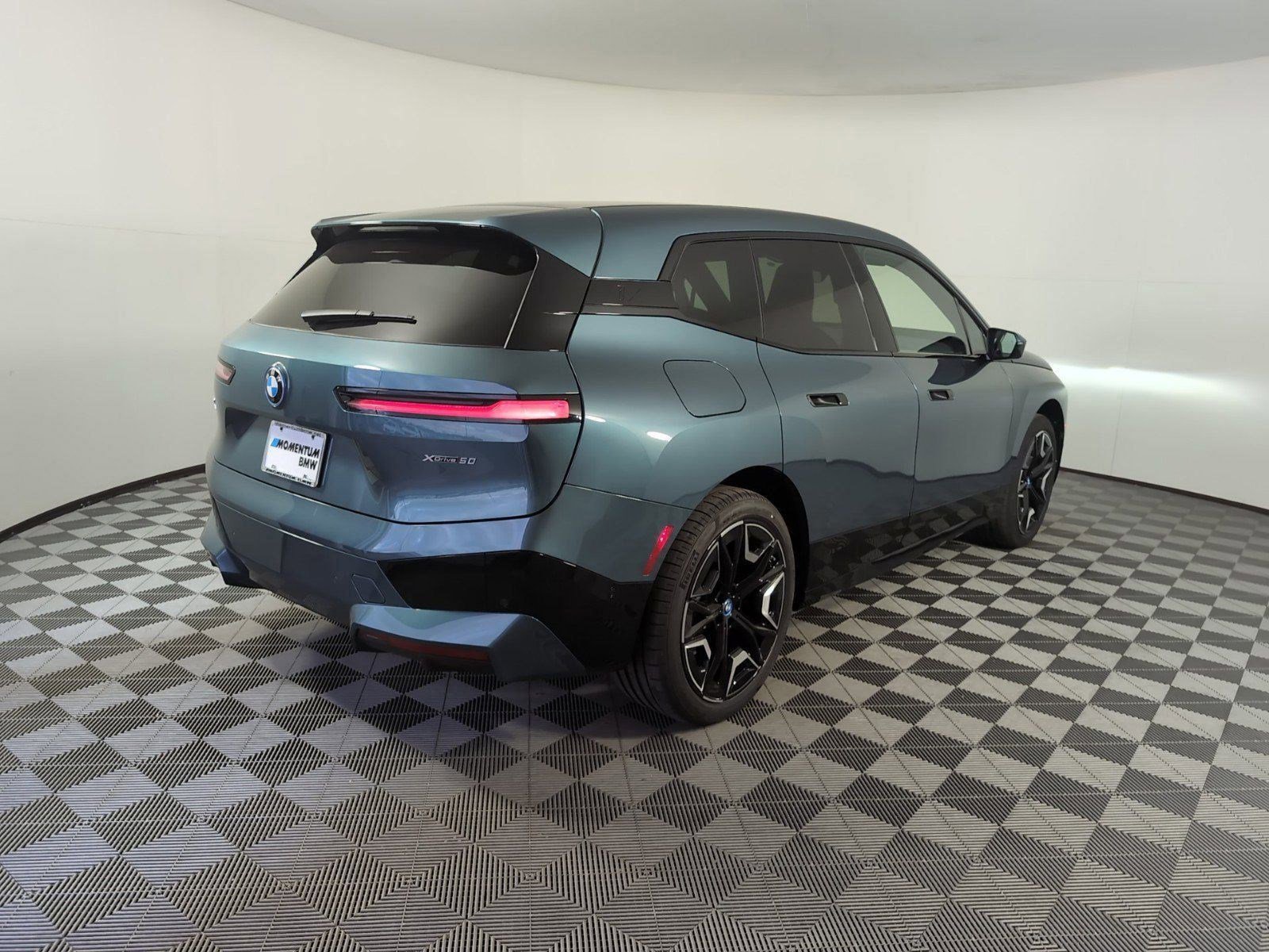 Used 2025 BMW iX xDrive50 w/ Premium Package image 7