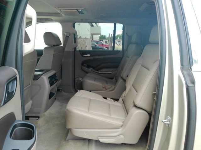 Used 2016 Chevrolet Suburban LT RWD image 17