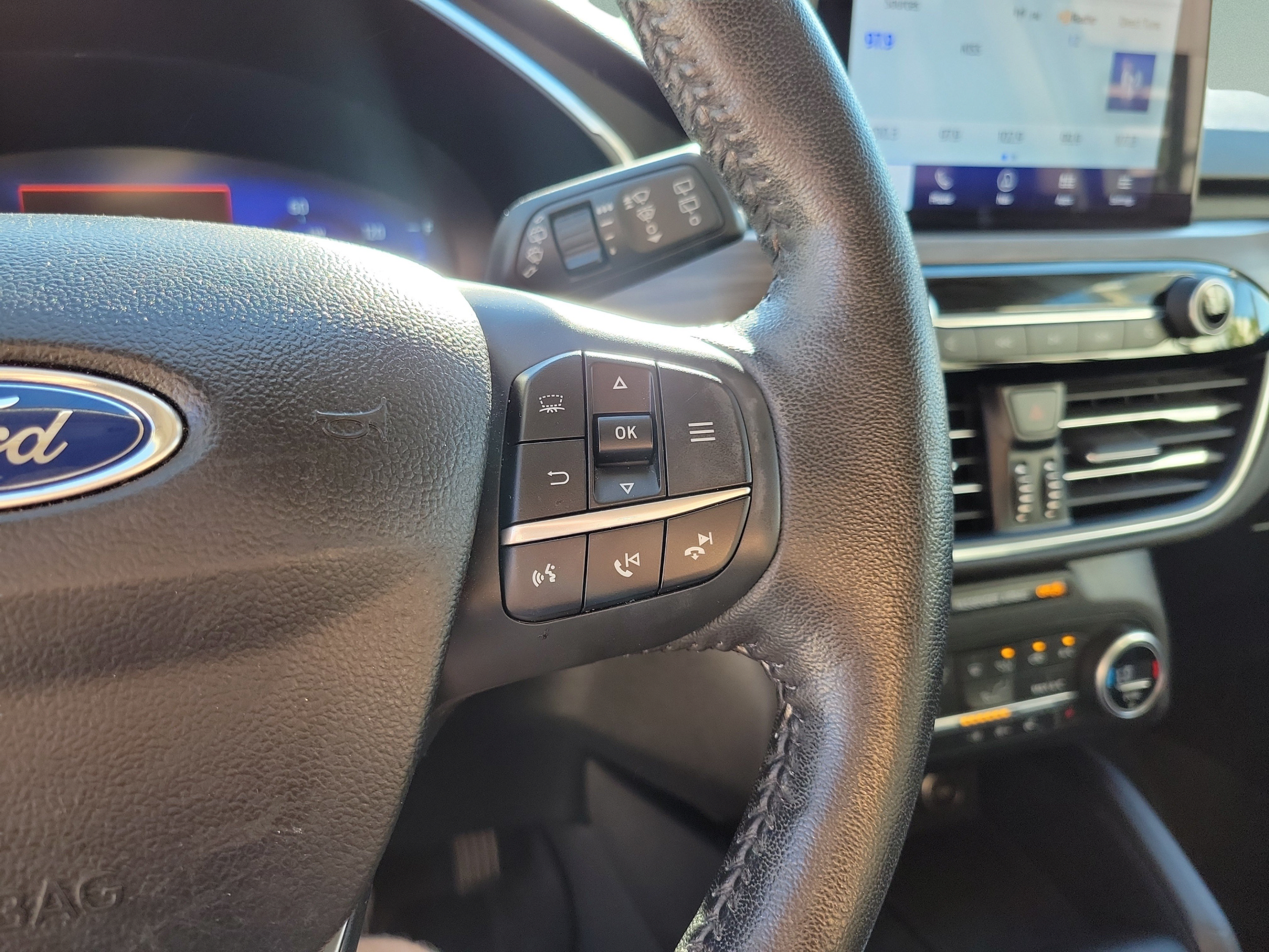 Used 2020 Ford Escape Titanium FWD image 14
