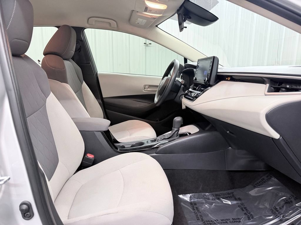 Used 2022 Toyota Corolla LE FWD image 34