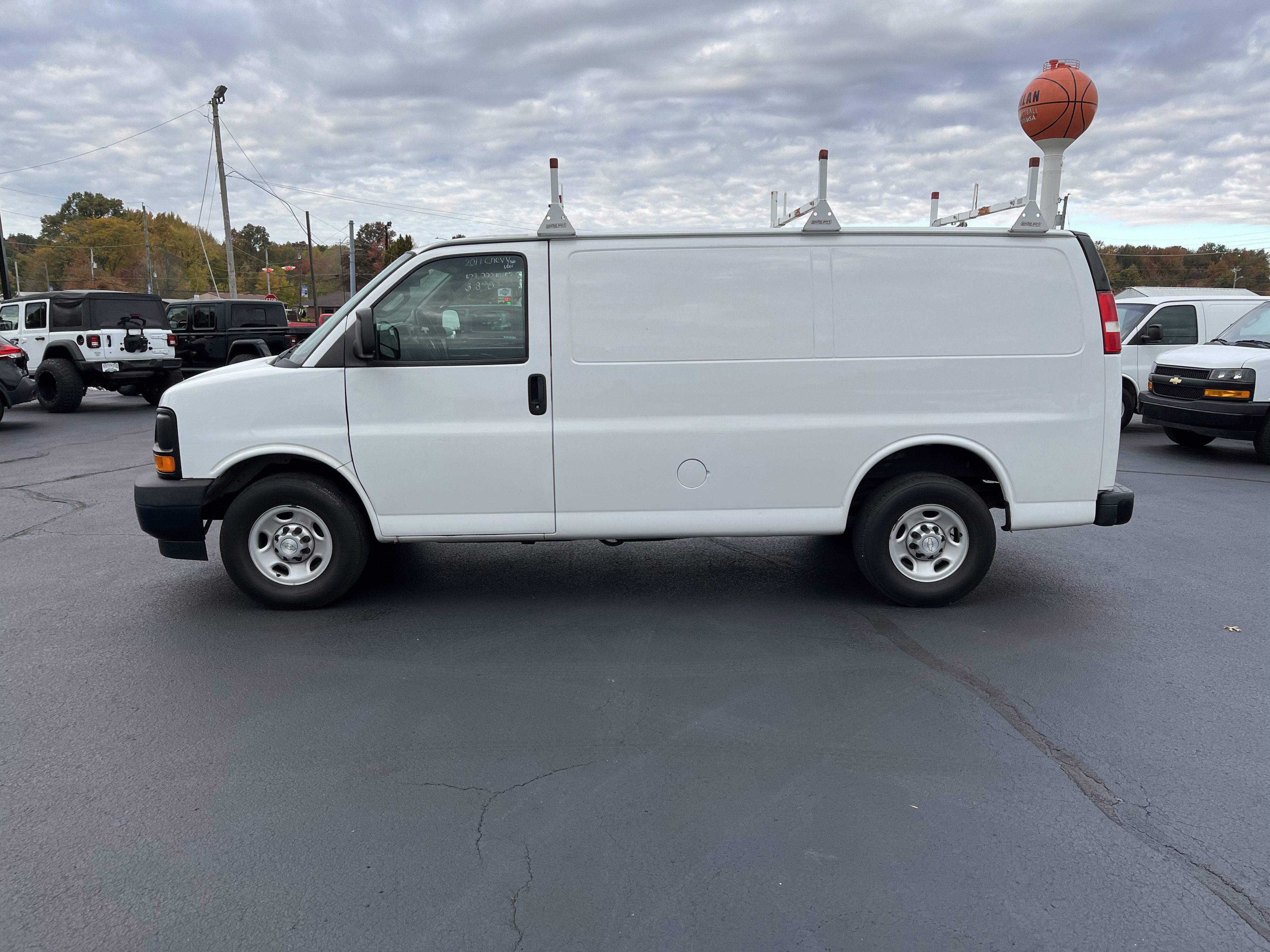 Used 2017 Chevrolet Express 2500 image 2