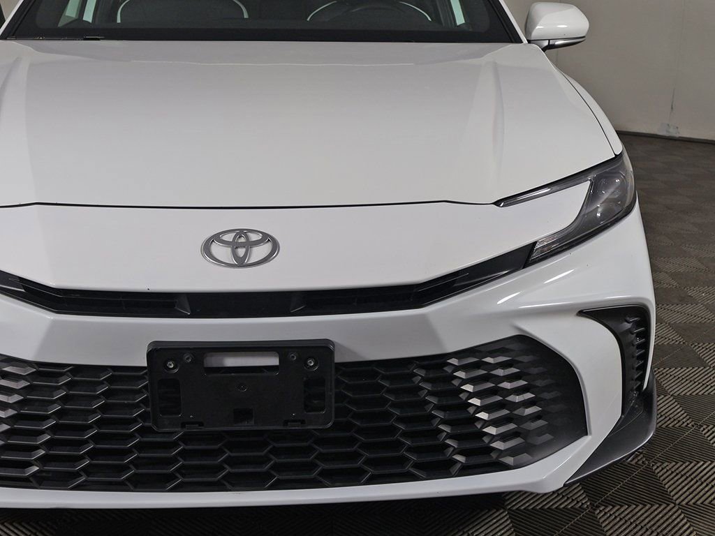 Used 2025 Toyota Camry SE image 12
