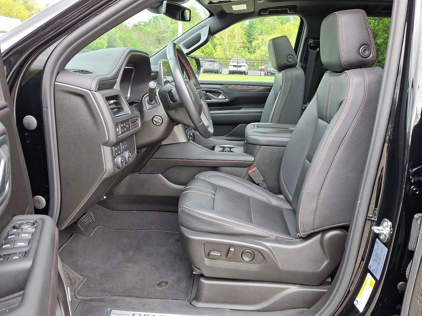 Certified 2023 Chevrolet Suburban RST w/ Sport Performance Package AWD/4WD image 11