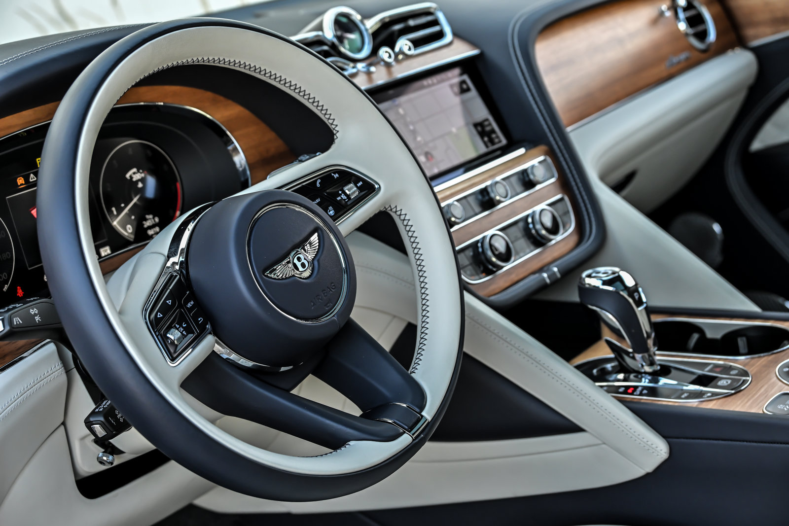 Certified 2023 Bentley Bentayga AWD/4WD image 25