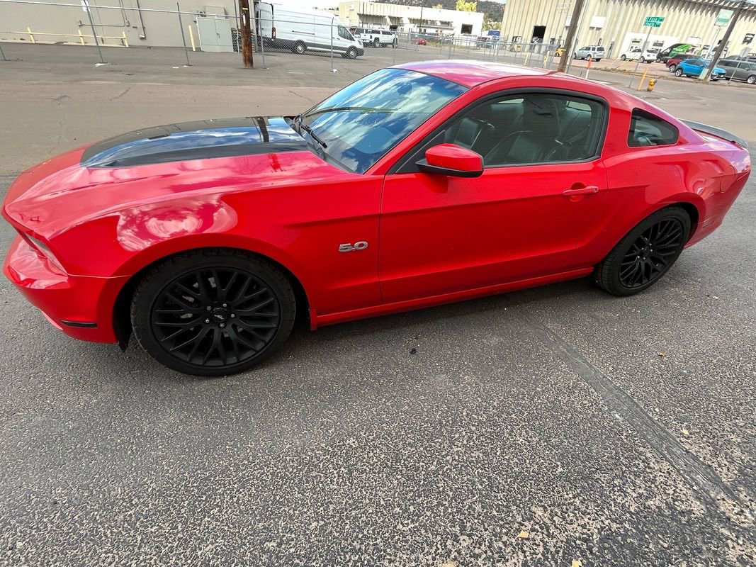 Used 2012 Ford Mustang GT RWD image 4