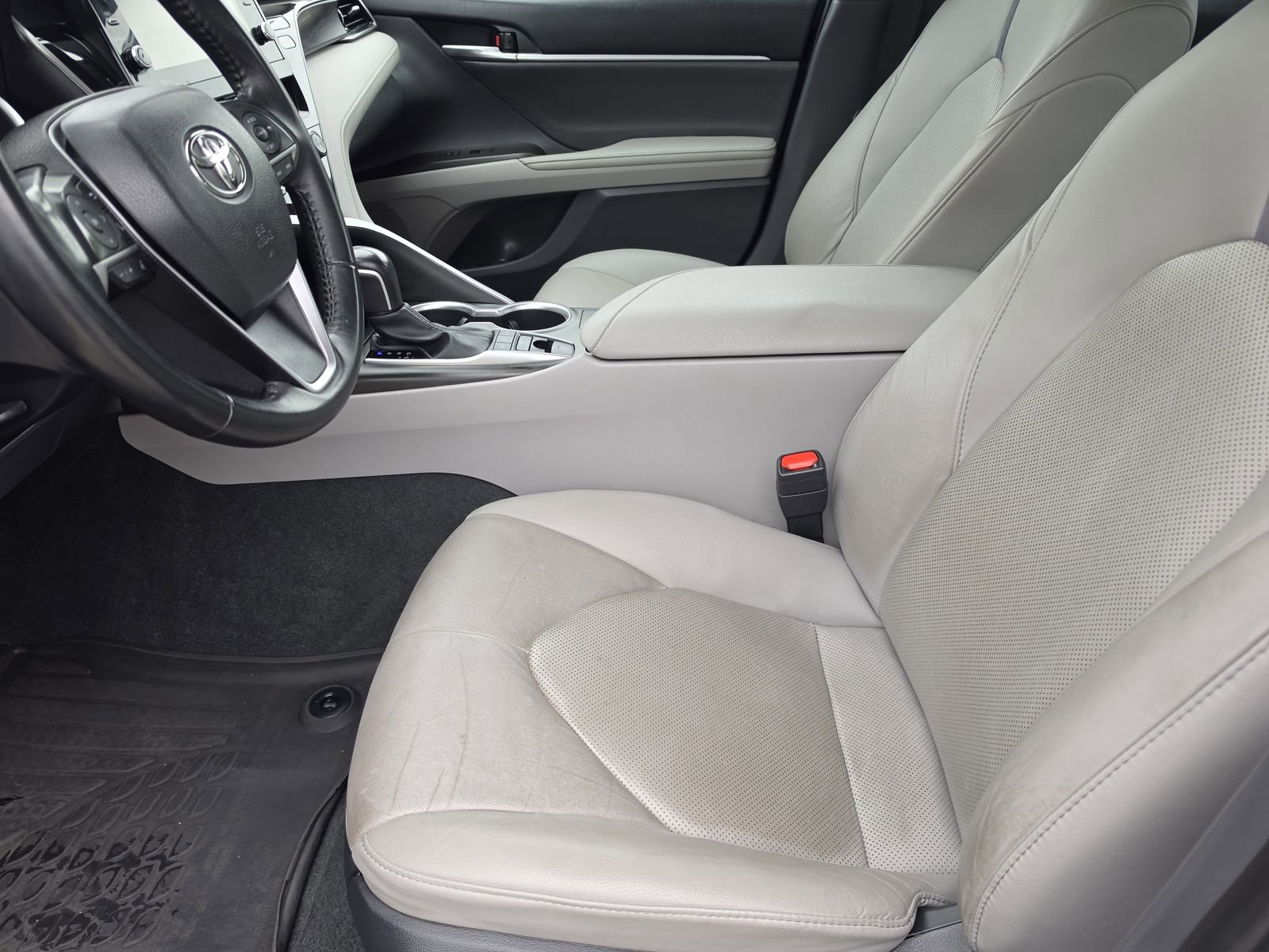 Used 2023 Toyota Camry XLE FWD image 11