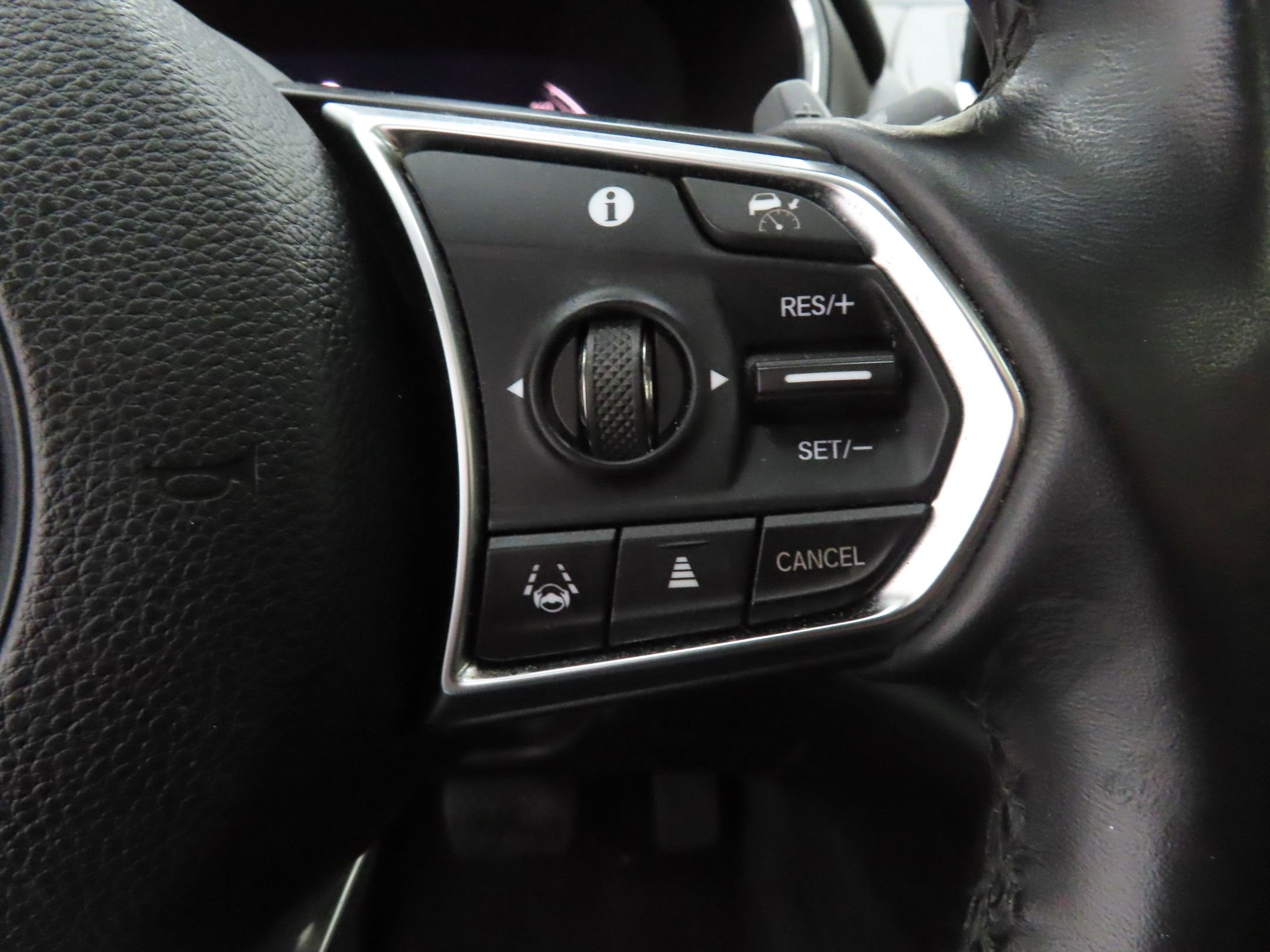 Used 2022 Acura MDX SH-AWD image 13