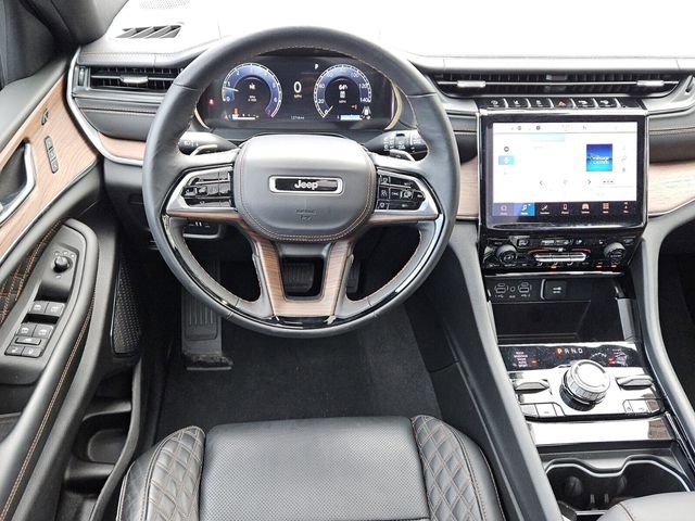 Used 2025 Jeep Grand Cherokee Summit AWD/4WD image 12