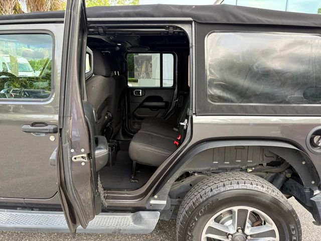 Used 2018 Jeep Wrangler Unlimited Sahara w/ LED Lighting Group AWD/4WD image 23