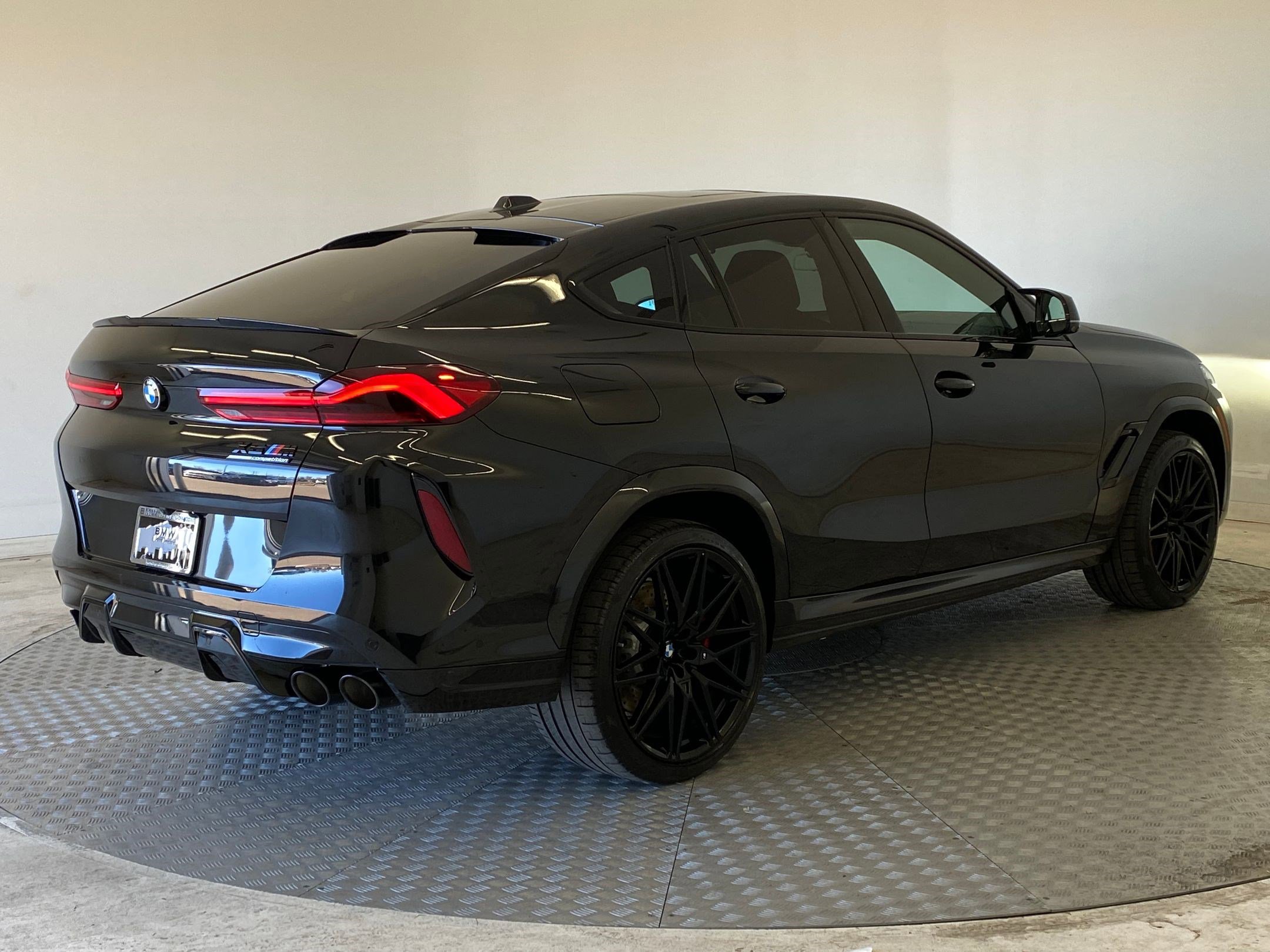 Used 2026 BMW X6 M Competition w/ Executive Package image 9