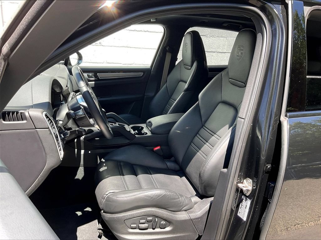 Certified 2023 Porsche Cayenne Platinum Edition AWD/4WD image 5