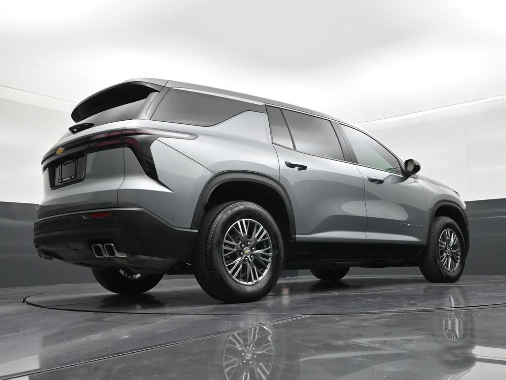 Used 2024 Chevrolet Traverse LS FWD image 24