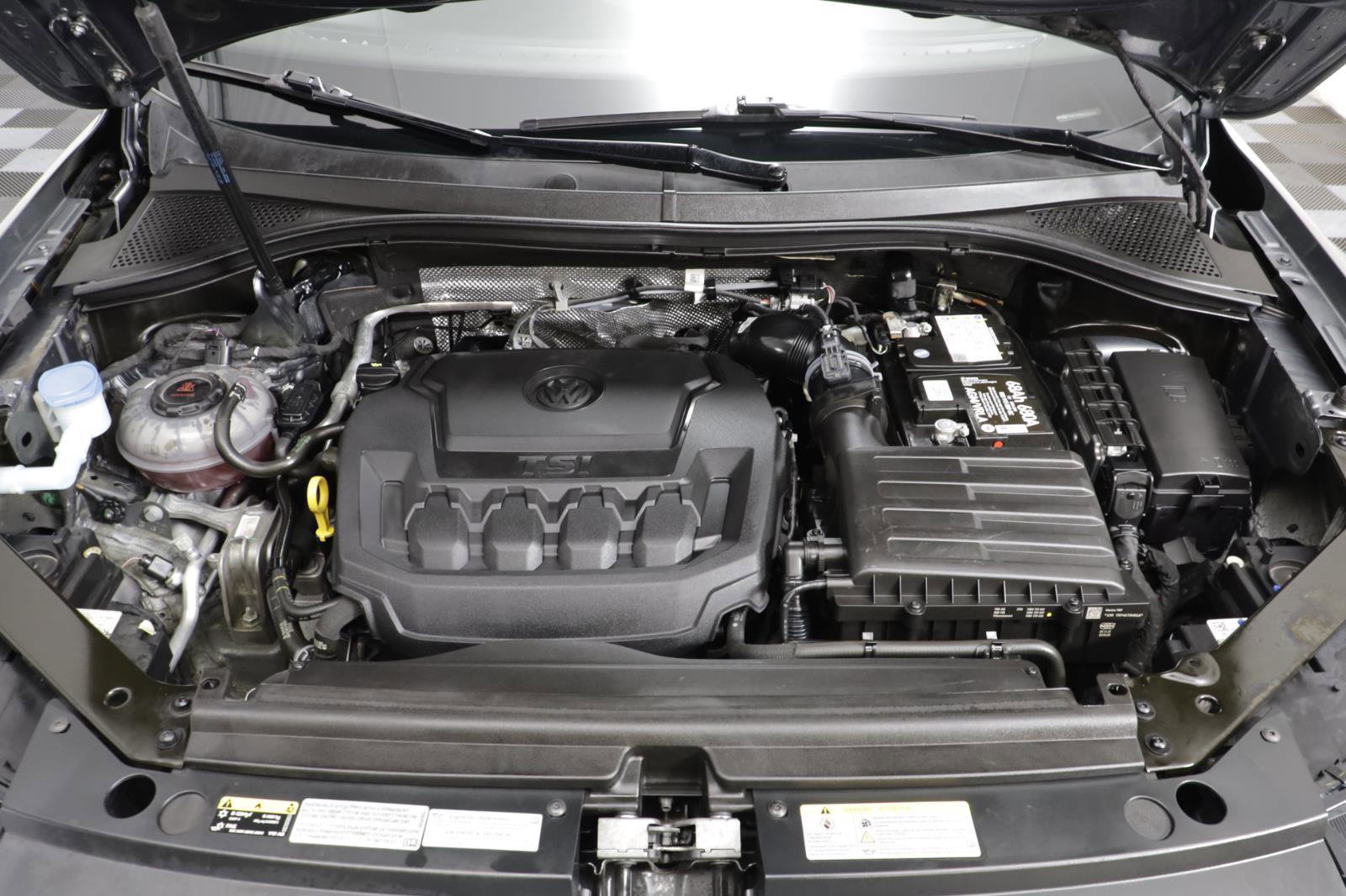 Used 2022 Volkswagen Tiguan SE R-Line image 23