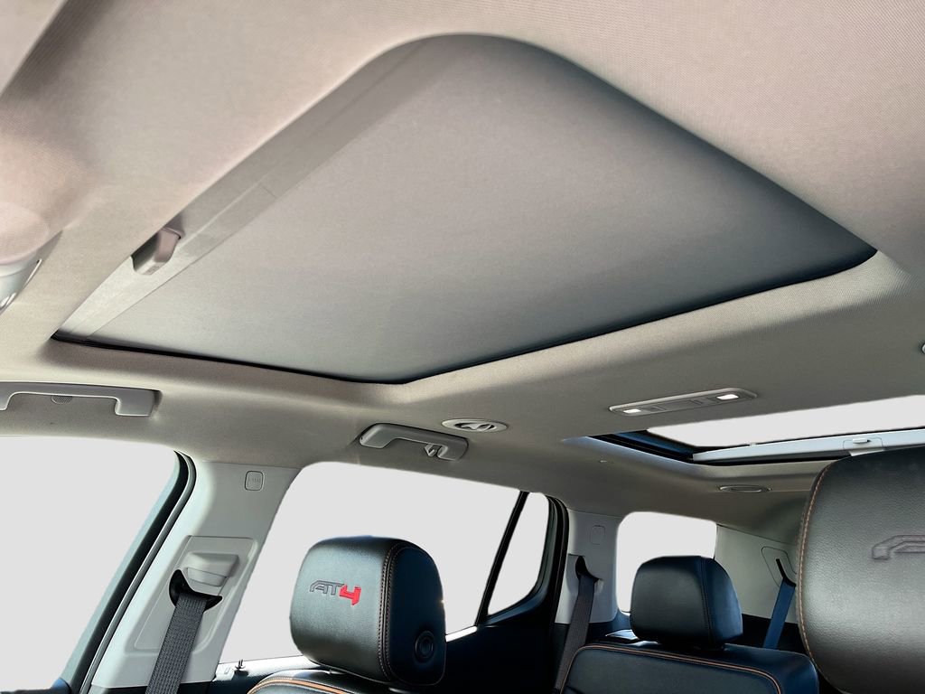 Used 2023 GMC Acadia AT4 w/ Technology Package image 23