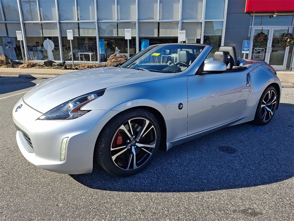 Used 2018 Nissan 370Z Touring Sport image 3