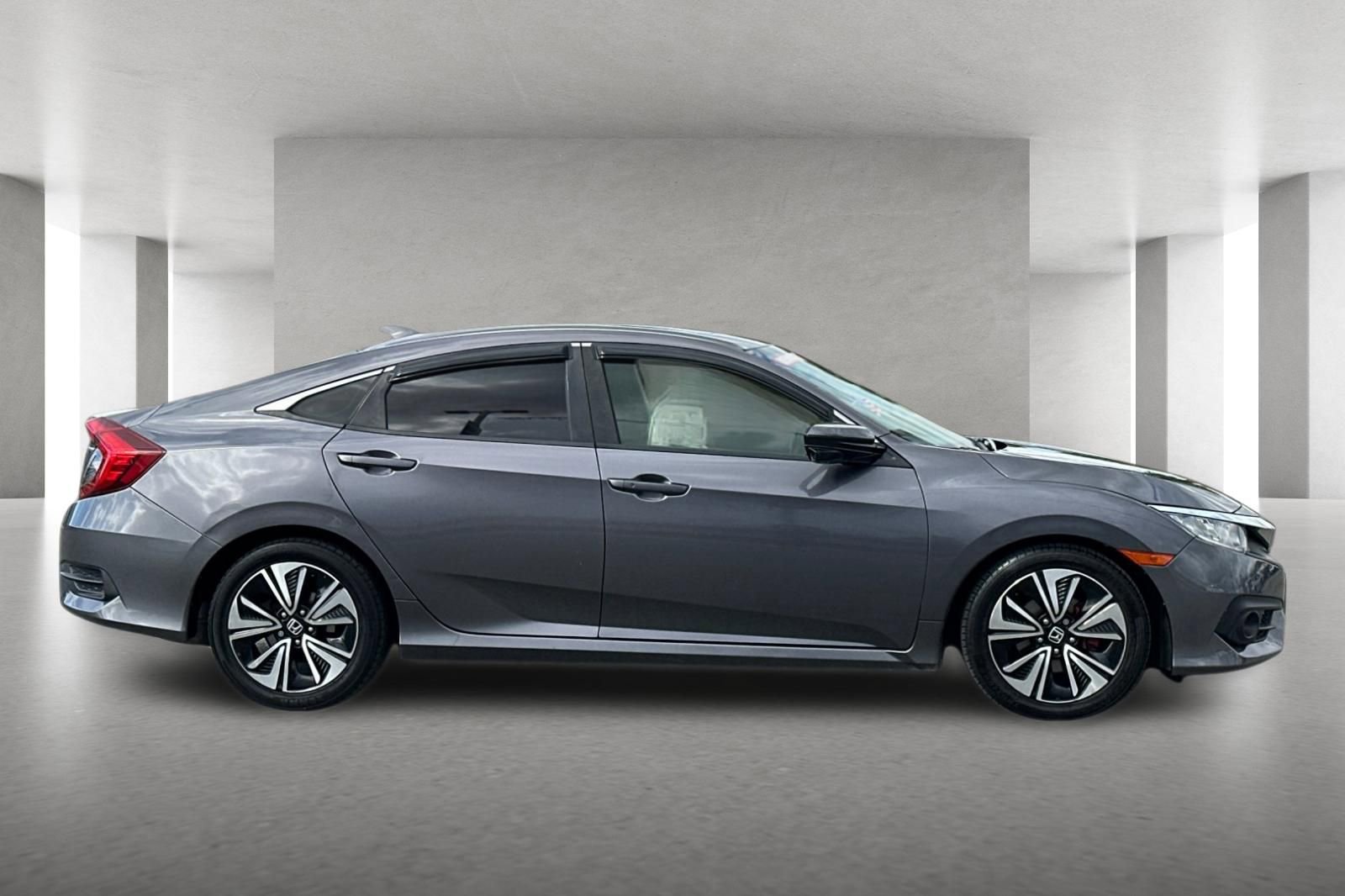 Used 2018 Honda Civic EX-T image 3