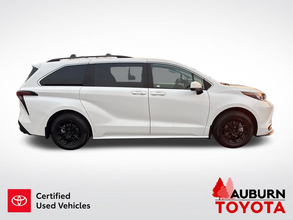 Certified 2025 Toyota Sienna LE AWD/4WD image 9