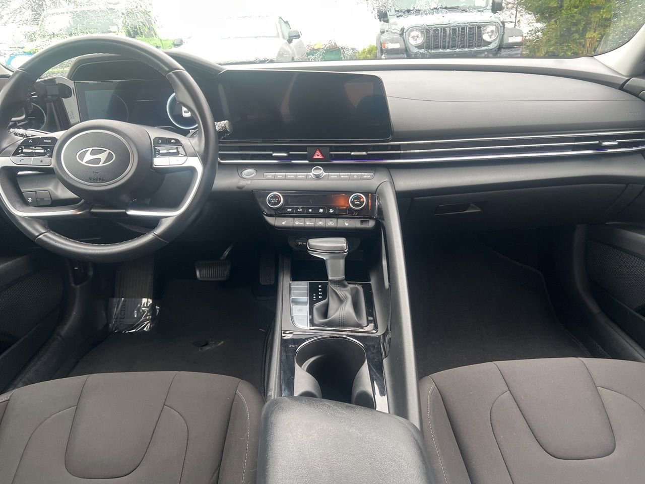 Used 2024 Hyundai Elantra SEL w/ Convenience Package image 24