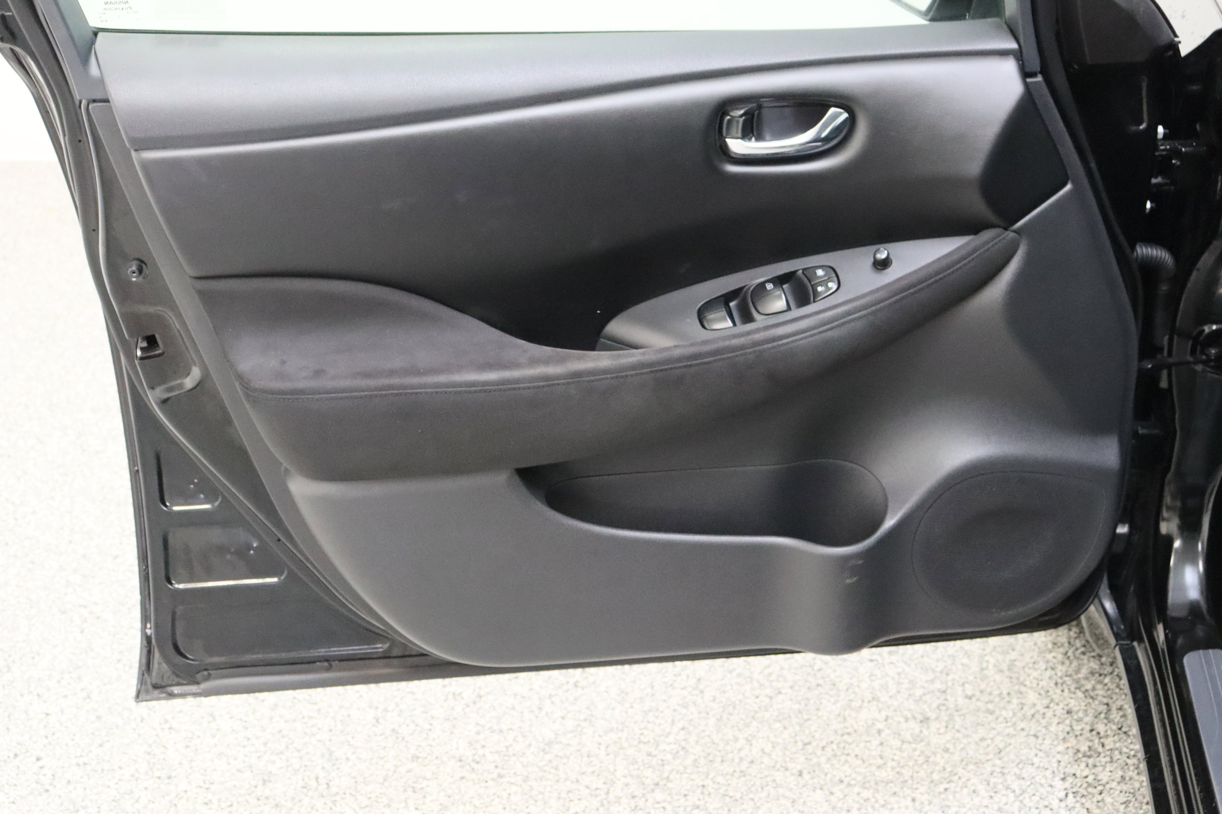 Used 2015 Nissan Leaf S w/ Charge Package FWD image 12