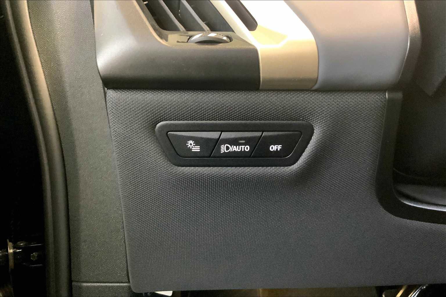 Used 2022 BMW iX xDrive50 w/ Convenience Package image 34