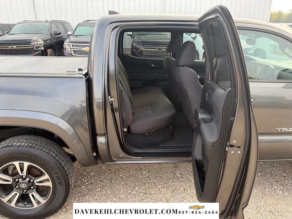 Used 2016 Toyota Tacoma TRD Sport AWD/4WD image 27