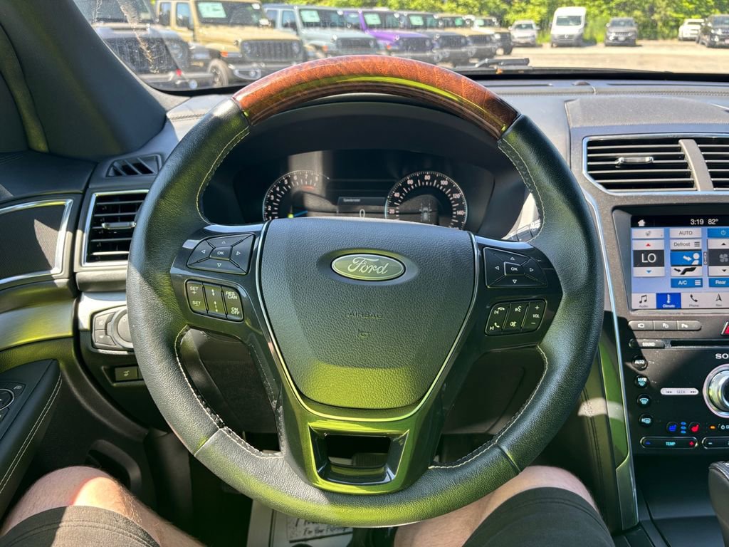 Used 2018 Ford Explorer Platinum AWD/4WD image 15
