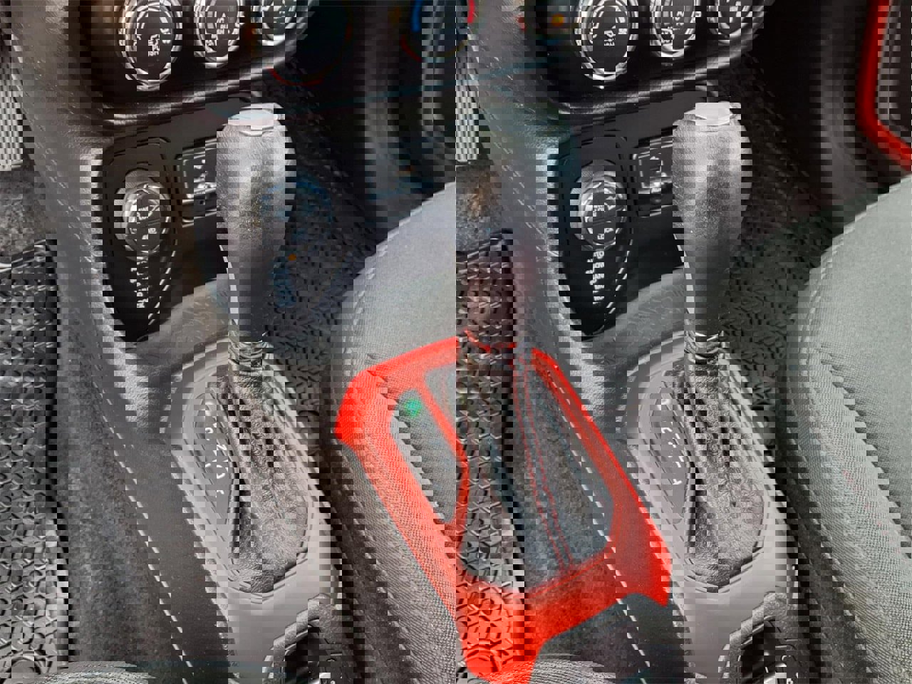 Used 2016 Jeep Renegade Trailhawk image 22