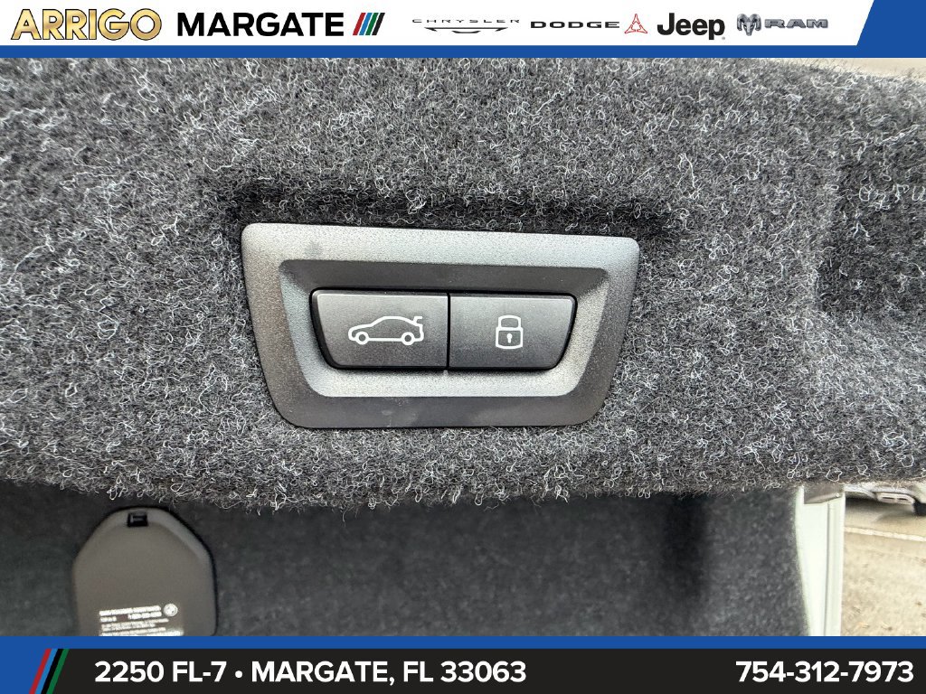Used 2025 BMW i5 xDrive40 w/ M Sport Package AWD/4WD image 17