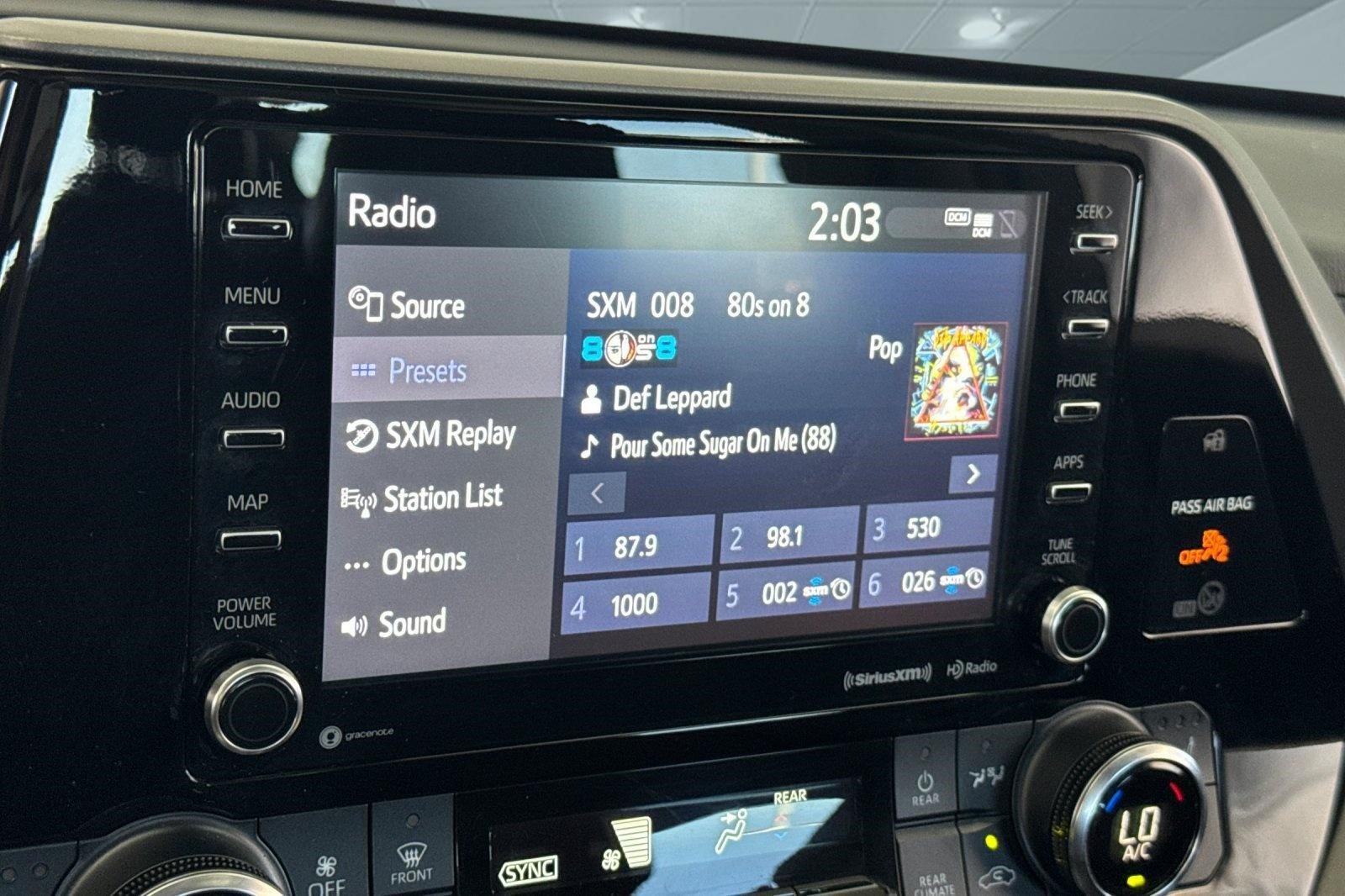 Used 2022 Toyota Highlander XLE AWD/4WD image 21
