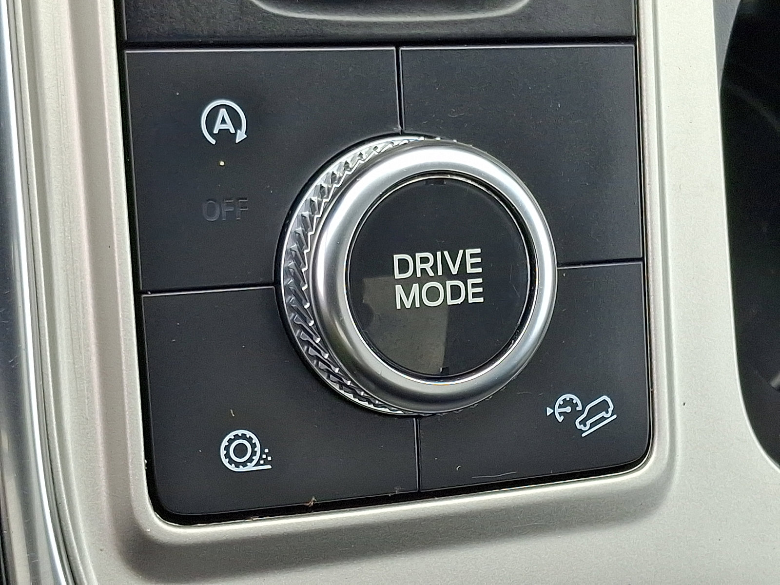 Used 2021 Ford Explorer XLT w/ Equipment Group 202A image 25