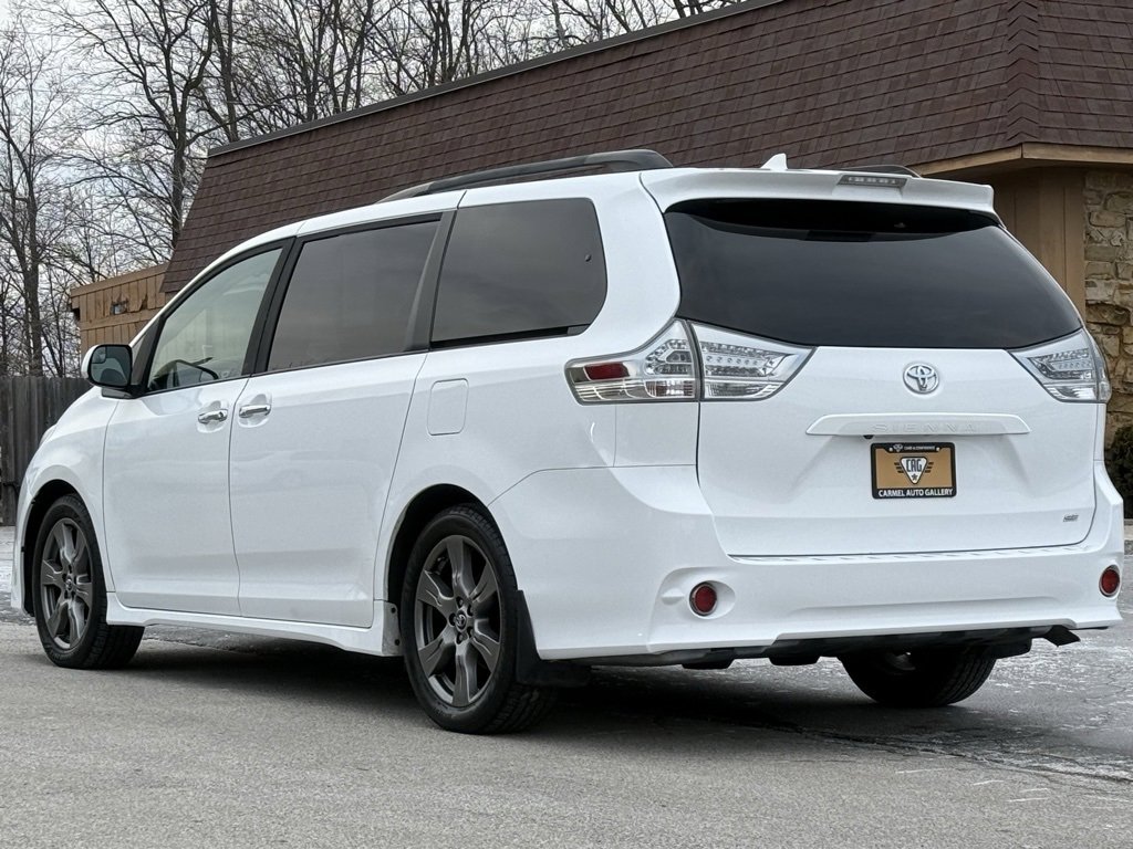 Used 2018 Toyota Sienna SE w/ Carpet Mat Package image 3