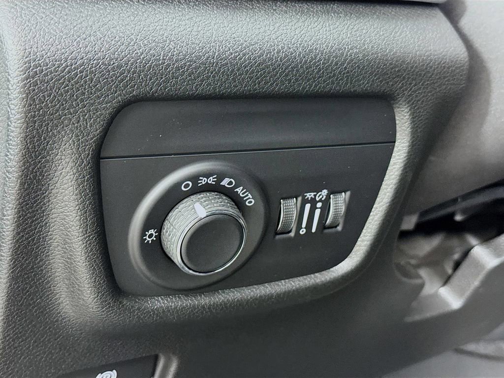 New 2025 Jeep Grand Cherokee L Laredo image 20