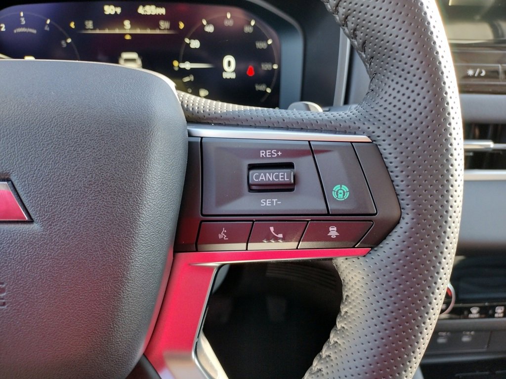 New 2025 Mitsubishi Outlander SE image 31