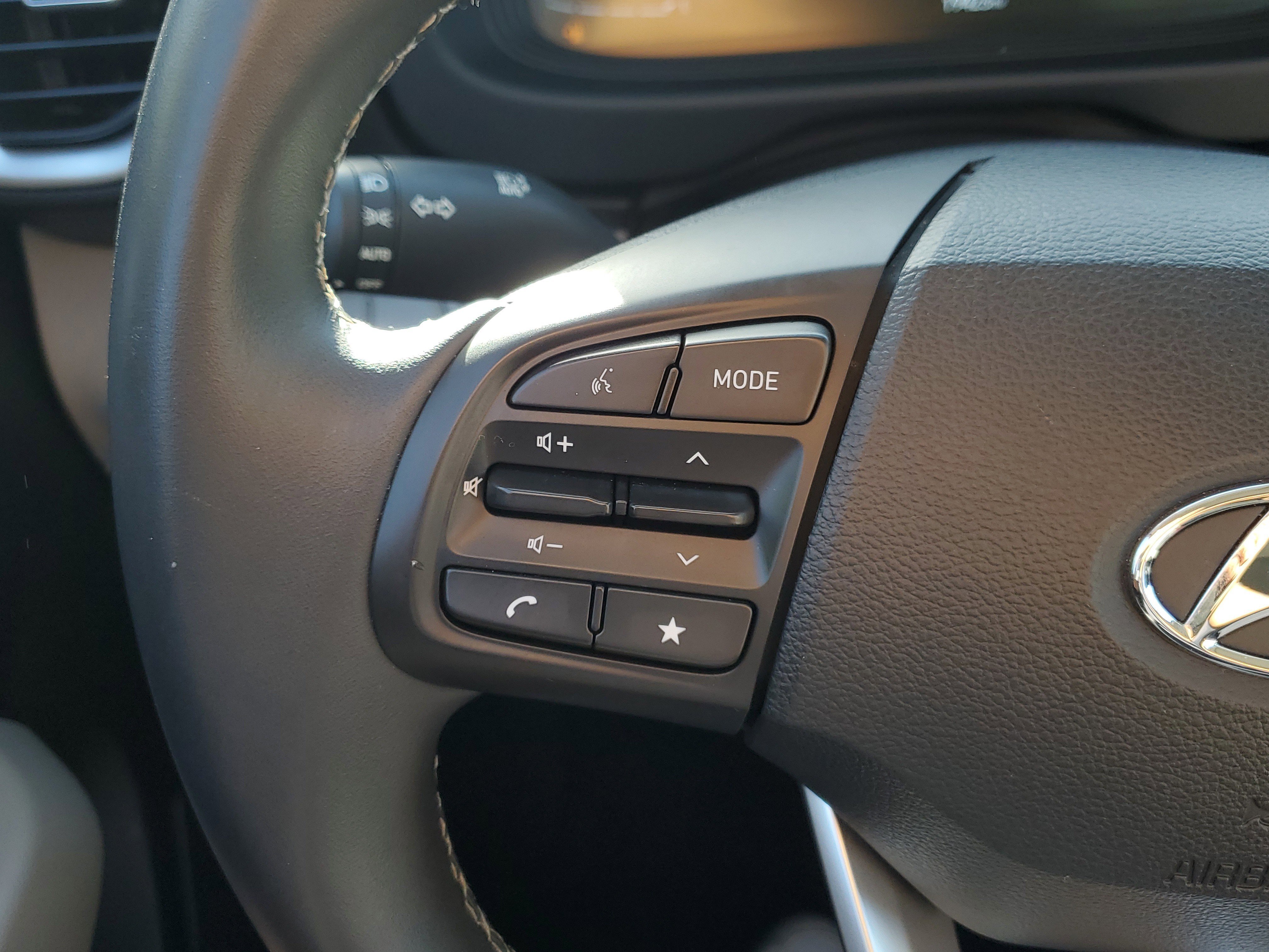 Used 2025 Hyundai Venue SEL FWD image 24